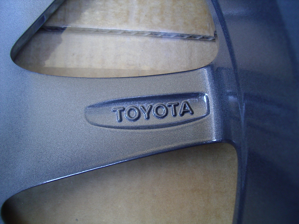 Toyota Yaris Hybrid alufelni Podium R16
